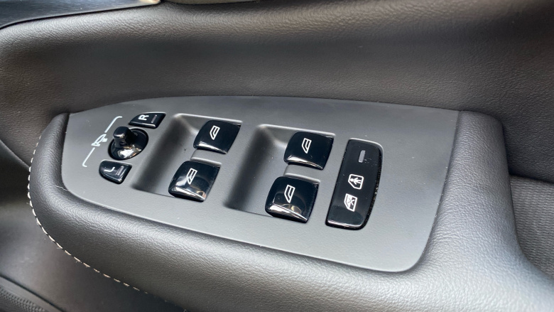 Volvo XC90 2.0 B5P [250] Ultra Dark 5dr AWD Geartronic Petrol Estate